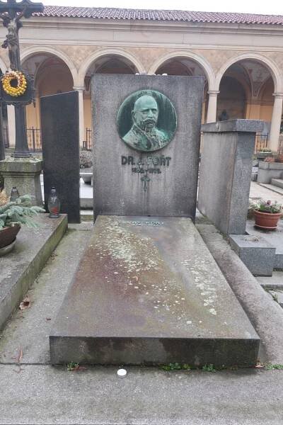 Bohumil Kafka: Josef Fořt, Vyšehradský hřbitov, hrob č. 15-61