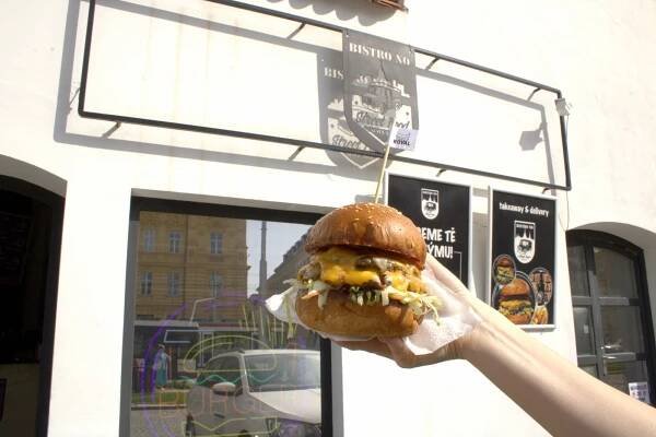 Olomouc v bulce 4: Bistro No. s burgery ve velikosti dortu