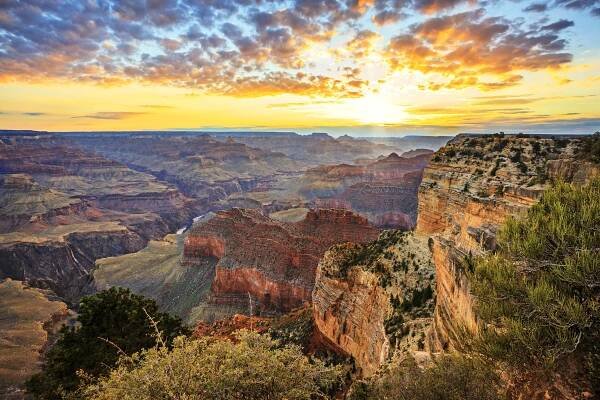 Horizontální pohled na slavné grand canyon za úsvitu — Stock obrázek
