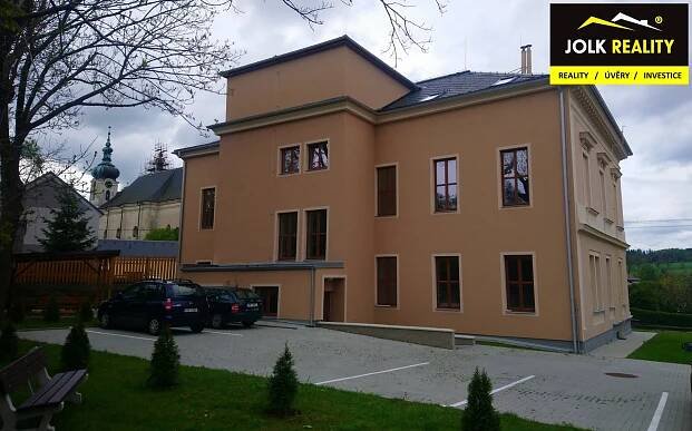Byty-pro-Seniory-Budišov---zadní-část-domu - Pronájem bytu 1+kk 43 m², Berounská, Budišov nad Budišovkou