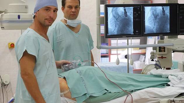 Lékaři vyměnili srdeční chlopeň bez řezání hrudníku