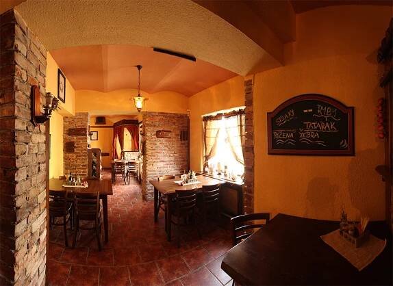 Dinos Restaurant Karviná | Apetee