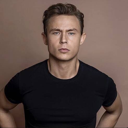 Dennis Mojen