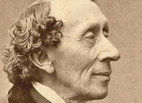 Překladatelka Helena Březinová stojí za prvním souborným vydáním pohádek a příběhů Hanse Christiana Andersena v českém jazyce. To vychází 20. března v rámci Velkého knižního čtvrtku a také u příležitosti 220. výročí narození  a 150. výročí úmrtí dánského spisovatele. „Překladů z polštiny nebo maďarštiny je u nás plno, s jeho dílem ale mají pramálo společného,“ říká ve Vizitce.