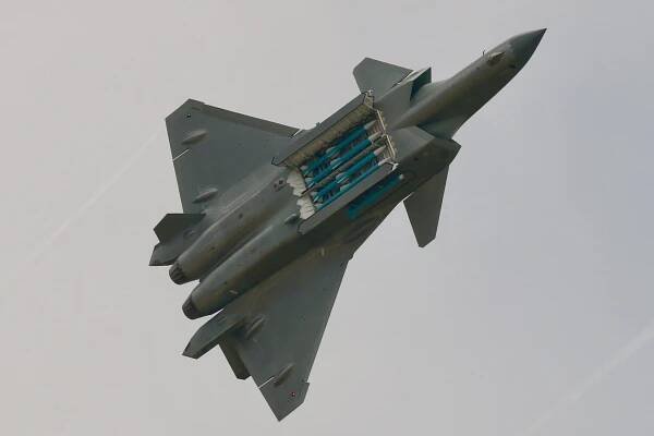 Chengdu J20 heavily armed fighter jets