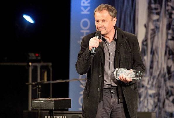 Režisér Miroslav Krobot přebírá Cenu Olomouckého kraje za přínos v oblasti kultury za rok 2017