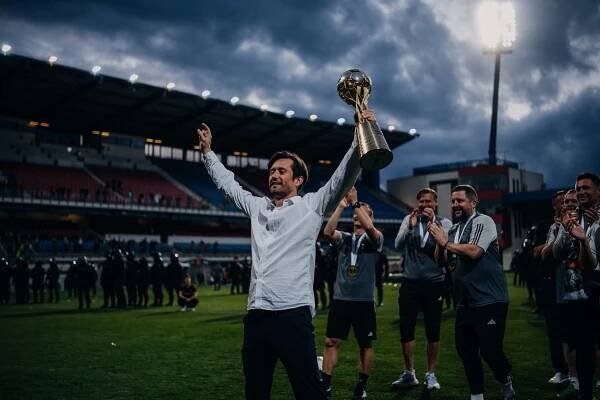 Sparta slaví po čtyřech letech. Výhru v MOL Cupu vystřelil Birmančević | FOTBAL.CZ