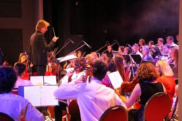 Polický symfonický orchestr + Dasha, Martin Kumžák a Peter Binder - Oficiální stránky města Solnice