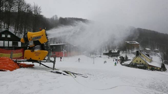Skiareál Zadní Telnice trápí rozmary počasí. U Malečova zasněžují