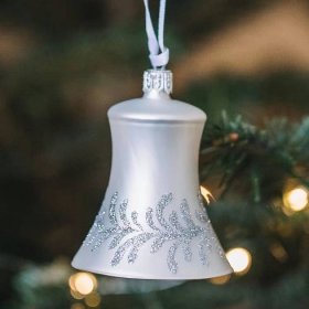 Skleněná vánoční ozdoba Silver Flowers - zvoneček