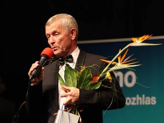 OBRAZEM: Zpěvák Jožka Šmukař slavil šedesát let písničkou. Gratuloval mu i Pirk
