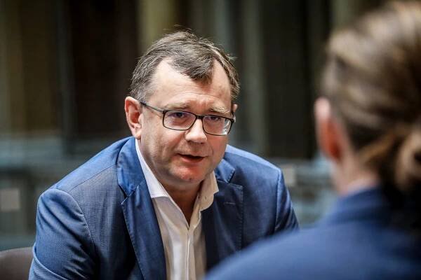Soudci musí zvládnout kritiku, ale být opatrní i při chvále, uvedl Šimíček - Fotografie 'Místopředseda Ústavního soudu Vojtěch Šimíček při rozhovoru s ČTK o ukončení svého působení u Ústavního soudu, 4. června 2024, Brno. Kredit: ČTK / Hlaváčová Monika'