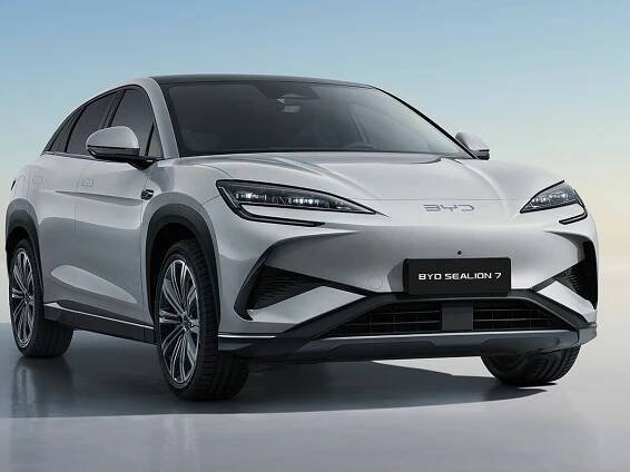 BYD zpomaluje výrobu elektromobilů. Svůj rozlet až moc přepálil