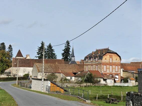 Súbor:Saint-Julien-le-Châtel bourg.jpg – Wikipédia