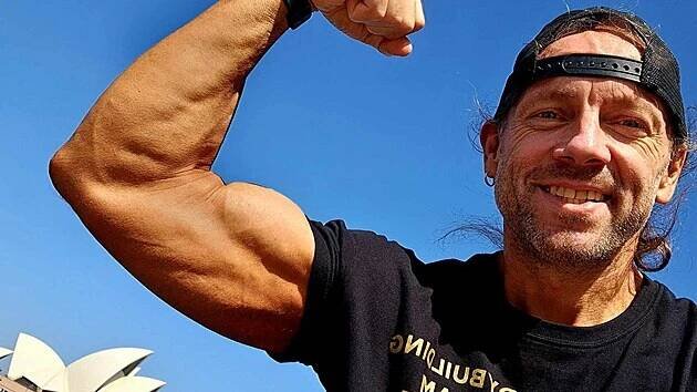 Karlovarský fitness trenér a naturální kulturista Tomáš Procházka si v padesáti čtyřech letech plní sportovní sny. Před několika dny se vrátil z mistrovství světa v Austrálii.