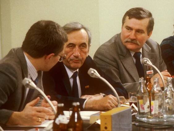 Tadeusz Mazowiecki, Ex-Premier of Poland, Dies at 86