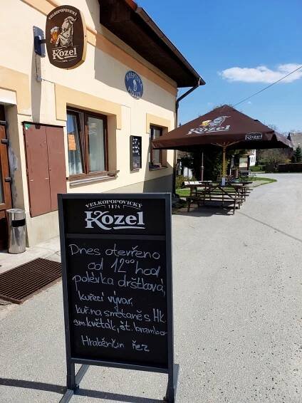 Navštivte hospůdku pod vrchem Krásný.