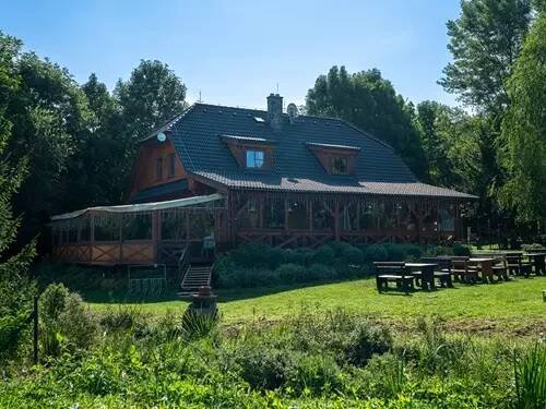 Zastávka u Srubu – restaurace v srdci kbelského parku – Kudy z nudy 