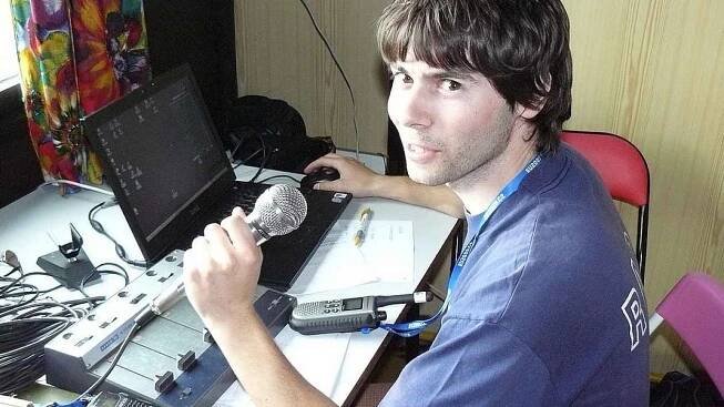 PRO SKAUTY vysílalo na Rozkoši Rádio Navigamus. Ve „studiu“ Pavel Jindra.