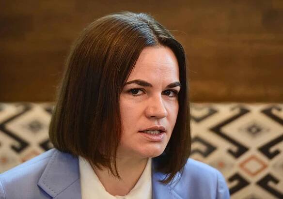 Spiknutí za účelem neústavního převzetí moci, založení a vedení extremistické skupiny, vlastizrada. Běloruský soud odsoudil Cichanouskou k 15 letům vězení - CZ24.NEWS