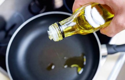 Nejzdravější kuchyňský olej není ten olivový. Tento dokáže srazit vysoký cholesterol, ale téměř nikdo to neví - AAzdraví.cz