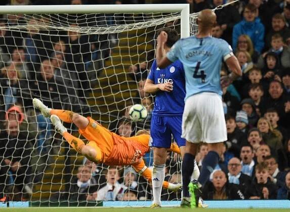 Nestřílej! Kompany neposlechl a City mají titul na dosah