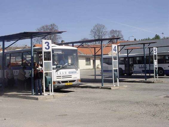 Telč plánuje přesunutí autobusového nádraží k vlakovému.