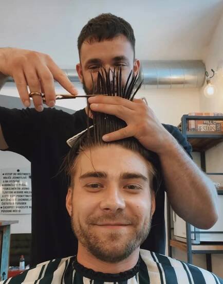 Patka, kterou jste milovali ve Slunečné, je pryč. Marek Lambora se po letech nechal ostříhat