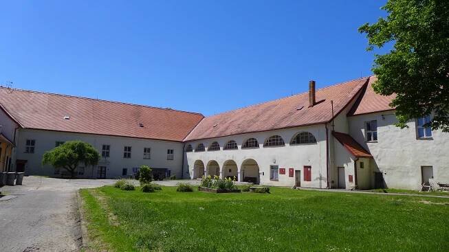 Soubor:Budeč - zámek 2.JPG