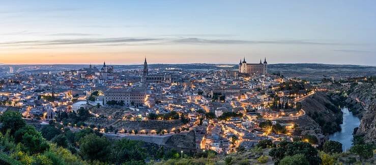 Soubor:1 toledo spain evening sunset 2014 DXR edit.jpg