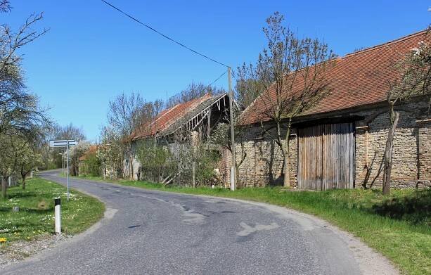 Soubor:Okřínek, Srbce, road to Vrbice.jpg