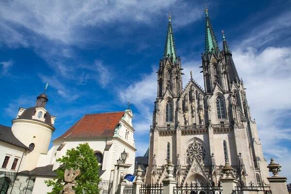 Novým olomouckým arcibiskupem byl dnes papežem jmenován biskup Josef Nuzík