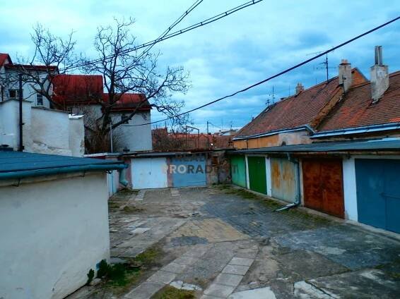 Pronájem garáže 17m2 v centru ve Znojmě, garáž 17m2 v centru, Znojmo | REALITY PRORADOST s.r.o 