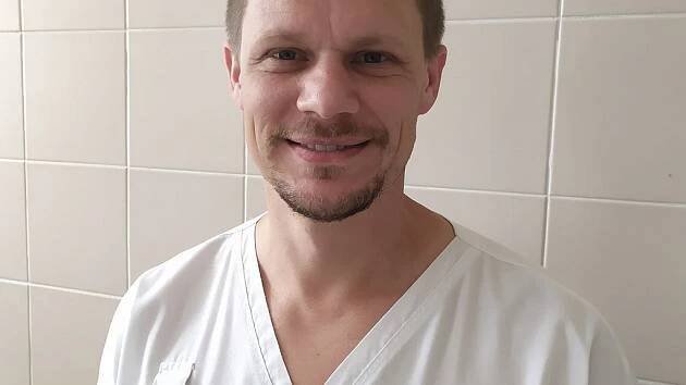 Žák střídá učitele. Porodník Machač v Boskovicích zůstává jako operatér a mentor