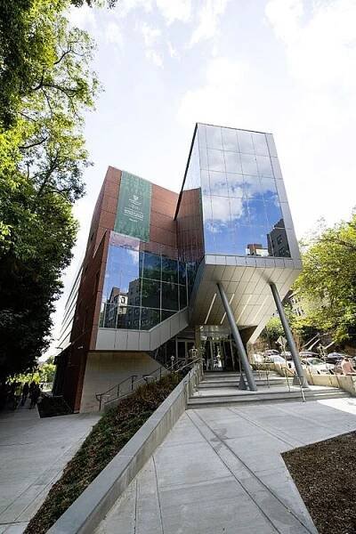 Manhattan University - Wikipedia