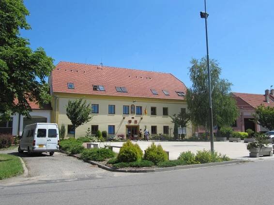 Soubor:Moravská Nová Ves, radnice.jpg – Wikipedie