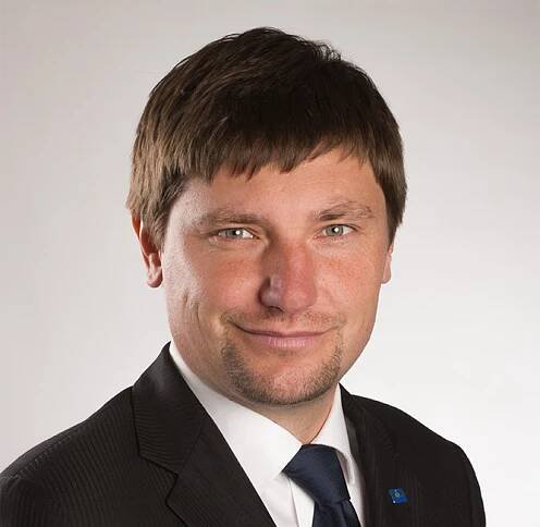 Robert Hanzl - ADOL Monitor - dražby, exekuce, insolvence, inzerce