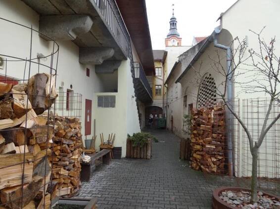 Apartmán PrimaByt PrimaBYt - pohled ze dvora na sušickou radnici 2