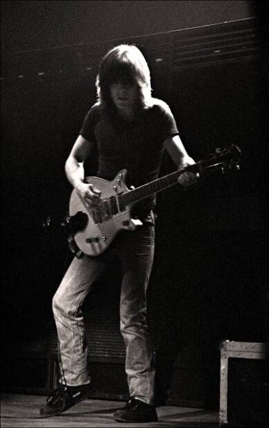 File:1982 Malcolm Young.jpg - Wikimedia Commons