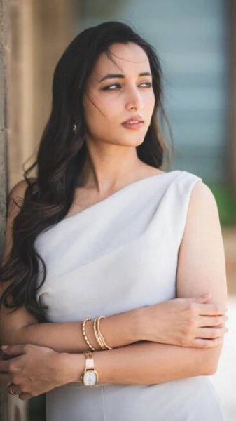 From sarees to casuals Srinidhi Shetty stuns in every look