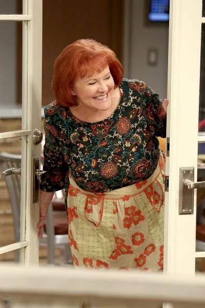Edie McClurg - Dva a půl chlapa - Neposvěcená hostie - Z filmu