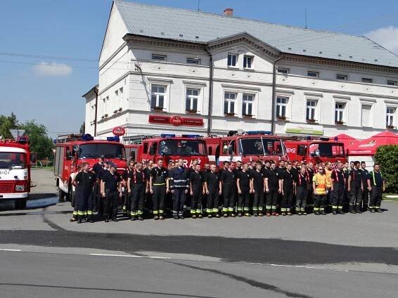 Hasiči zachraňovali dva lidi z hořícího objektu. Naštěstí jen cvičně