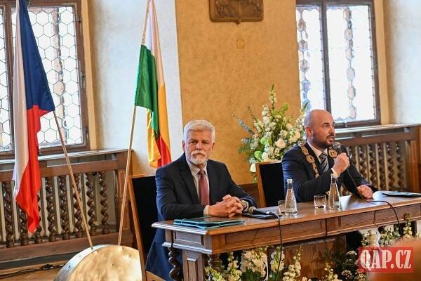 Prezident Petr Pavel se v Plzni sešel s primátorem Zarzyckým. Jaká témata řešili? - QAP.cz