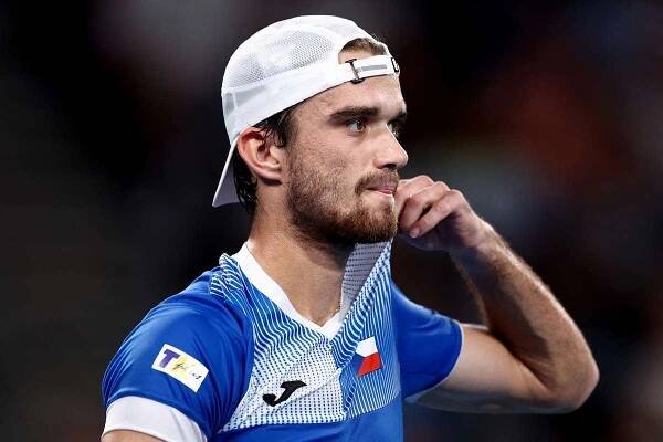 Macháč k českému derby nenastoupí. Do čtvrtfinále na Masters v Miami postupuje Menšík