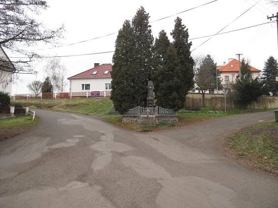 Soubor:Dlažkovice, pomník.jpg