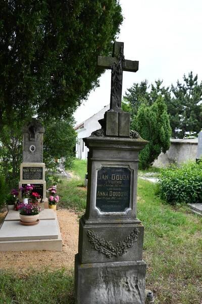 Straškov | Detail hřbitova | Databáze historických hřbitovů