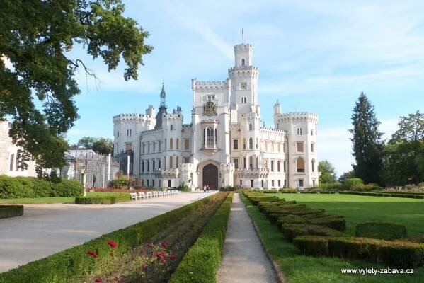 Zámek Hluboká – prohlídky, zámecký park, naučná stezka