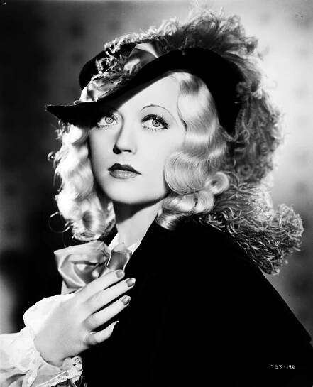 Headshot of Marion Davies.