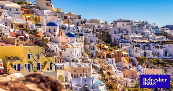 Ze Santorini prchají tisíce lidí, trajekty jsou vyprodané. Země se otřásá každých 10 minut