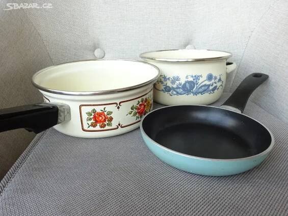 vintage smaltované nádobí